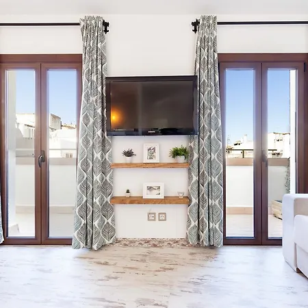 Apartment Lets Holidays 1 Minute To The *