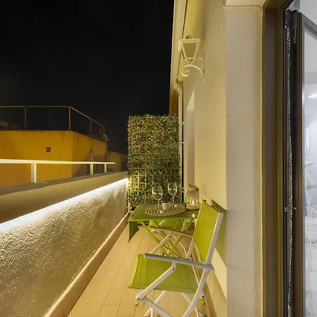 Apartment Lets Holidays 1 Minute To The