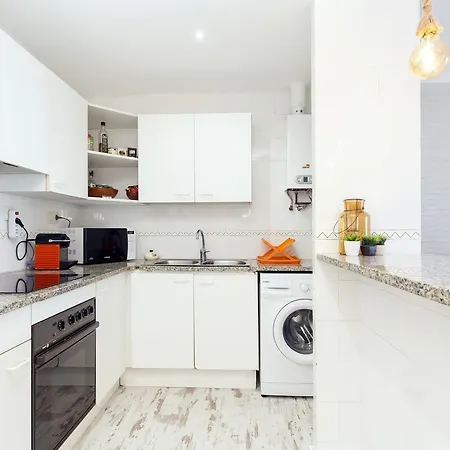 Apartment Lets Holidays 1 Minute To The *