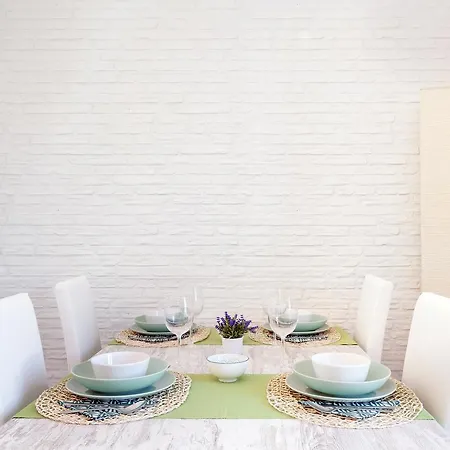 Apartment Lets Holidays 1 Minute To The *