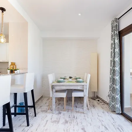 Apartment Lets Holidays 1 Minute To The *