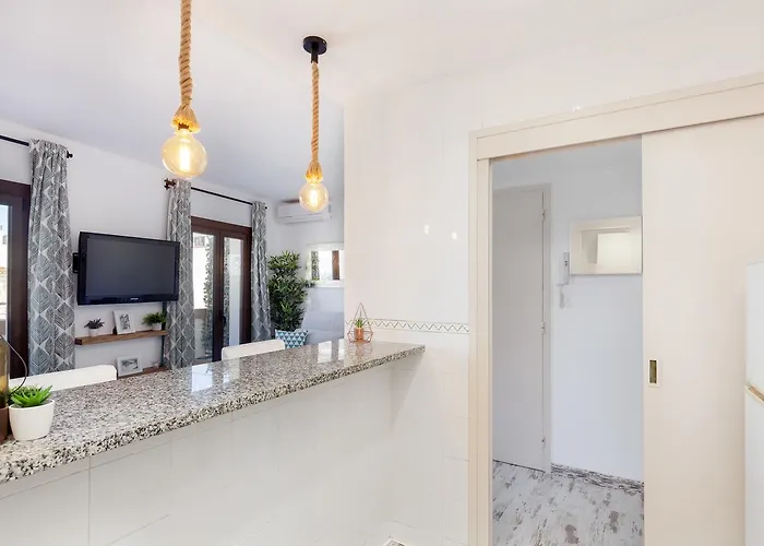 Apartment Lets Holidays 1 Min To The Tossa de Mar