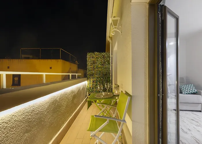 Apartment Lets Holidays 1 Min To The