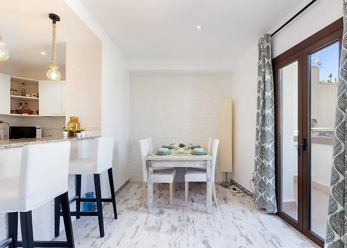 Apartment Lets Holidays 1 Min To The *