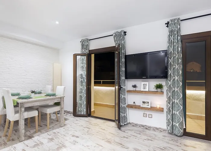 Apartment Lets Holidays 1 Min To The *