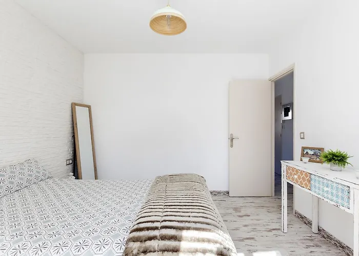 Apartment Lets Holidays 1 Min To The *